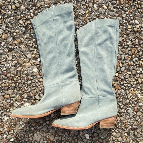 Free People size 39 EU, 8.5 US sway low slouch boots light blue EUC SOLD OUT - Picture 1 of 11
